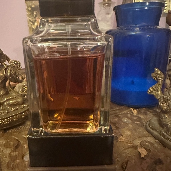 Tom Ford Ébène Fumé Eau de Parfum in Black and Gold - Picture 3 of 8